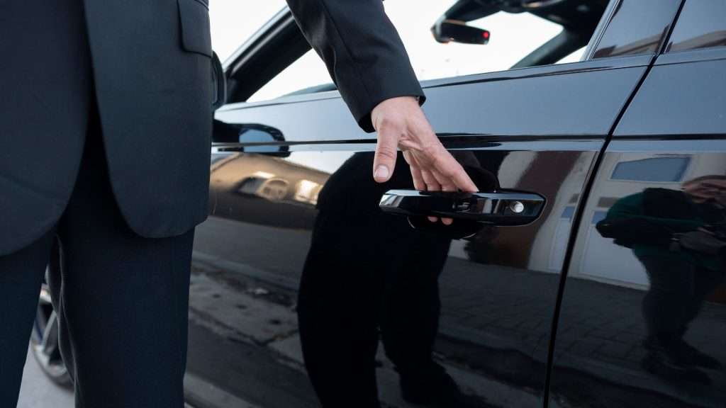 chauffeurs driven sedan for marathon