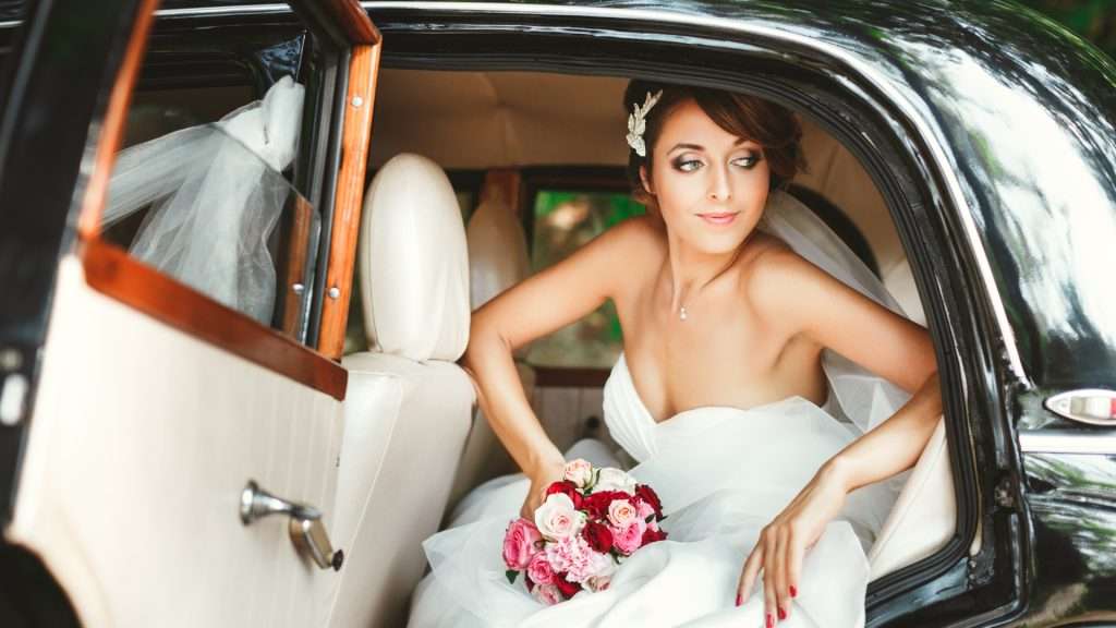 The bride arrived in a luxurious car.