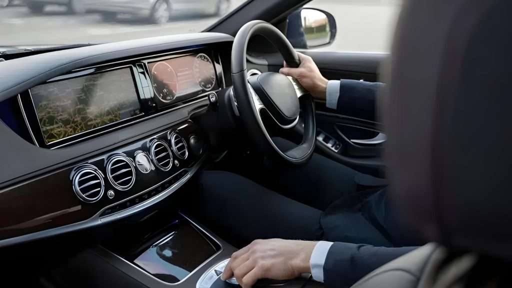 luxury sedan Audi A8L