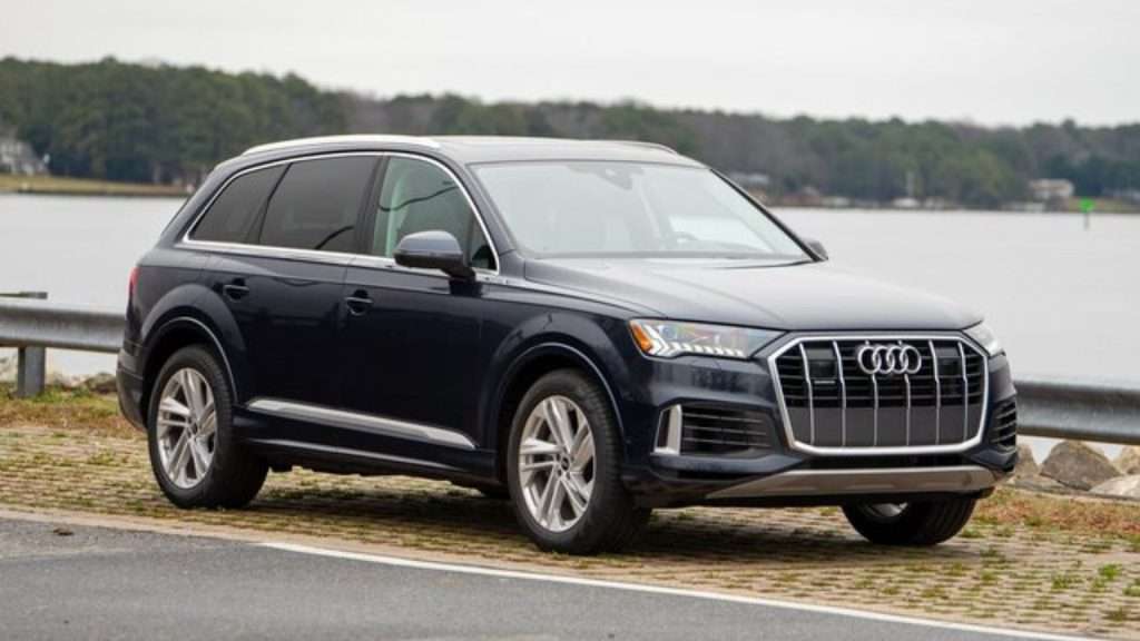 Airport Transfers Gold Coast luxury black Audi SUV