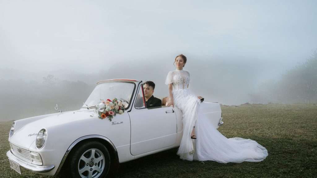 Problems People Face When Renting Wedding Cars vintage convertible