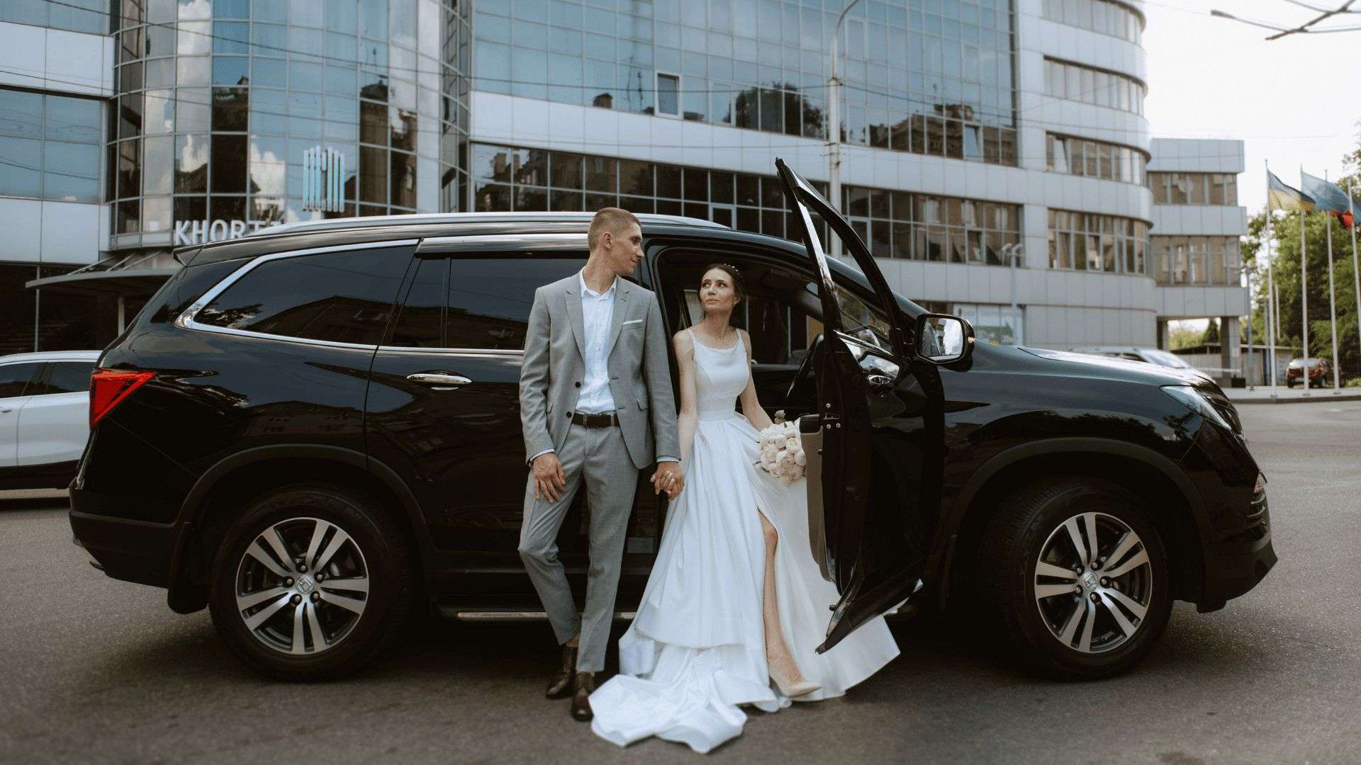 Limousine Hire Gold Coast, bride and groom