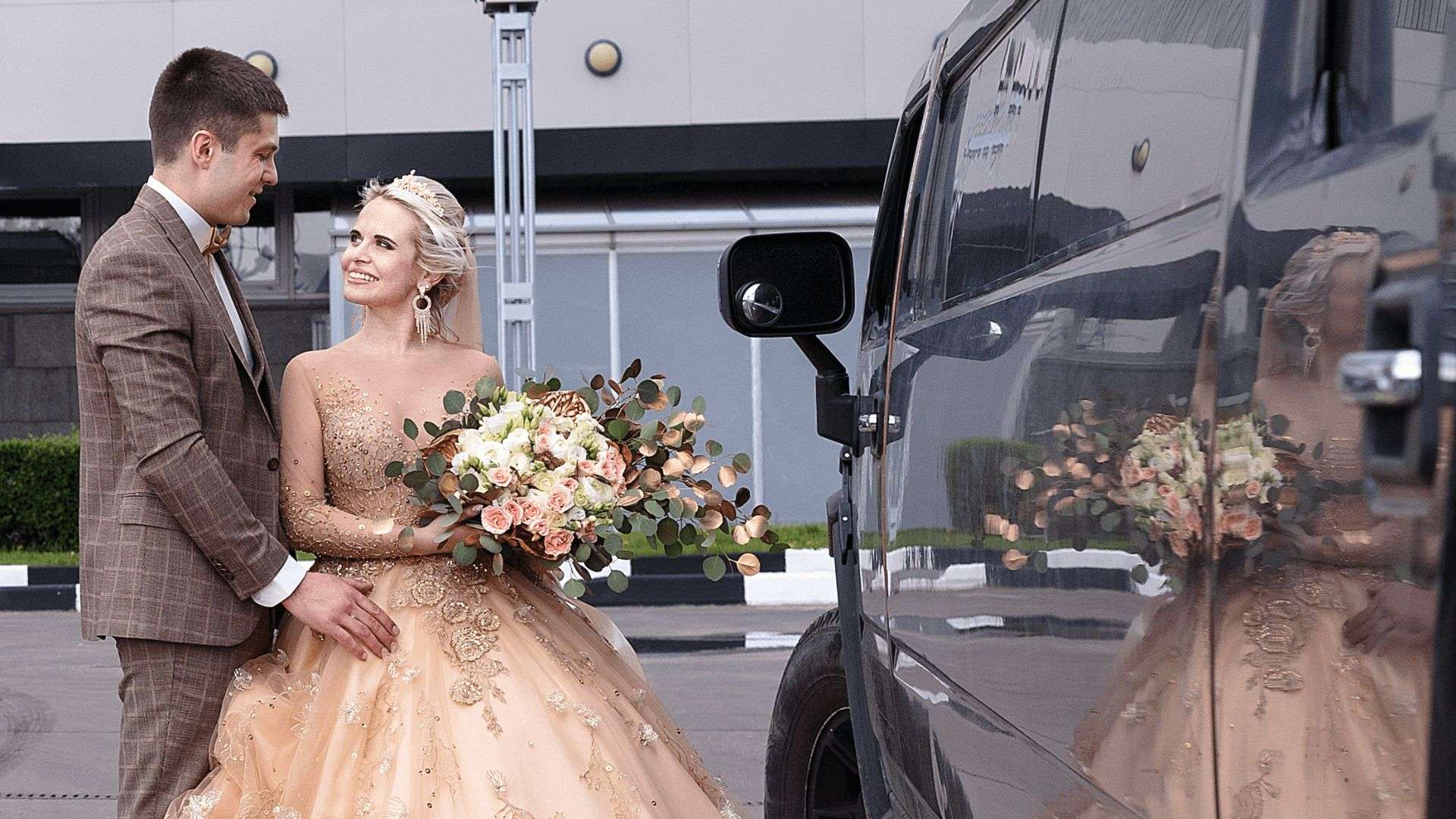 Limousine Hire Gold Coast, bride and groom
