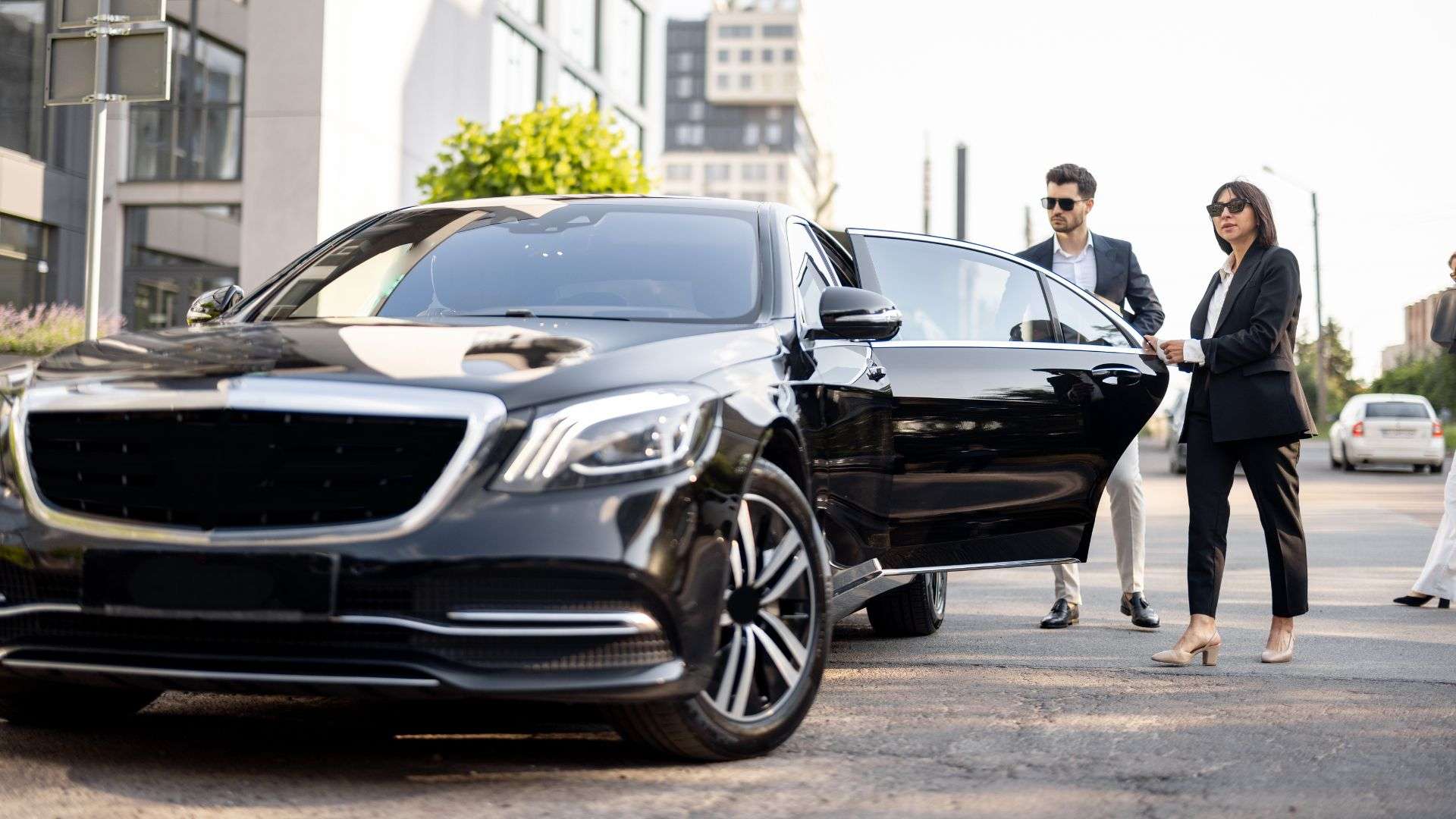 vip chauffeur service luxury car pickup city